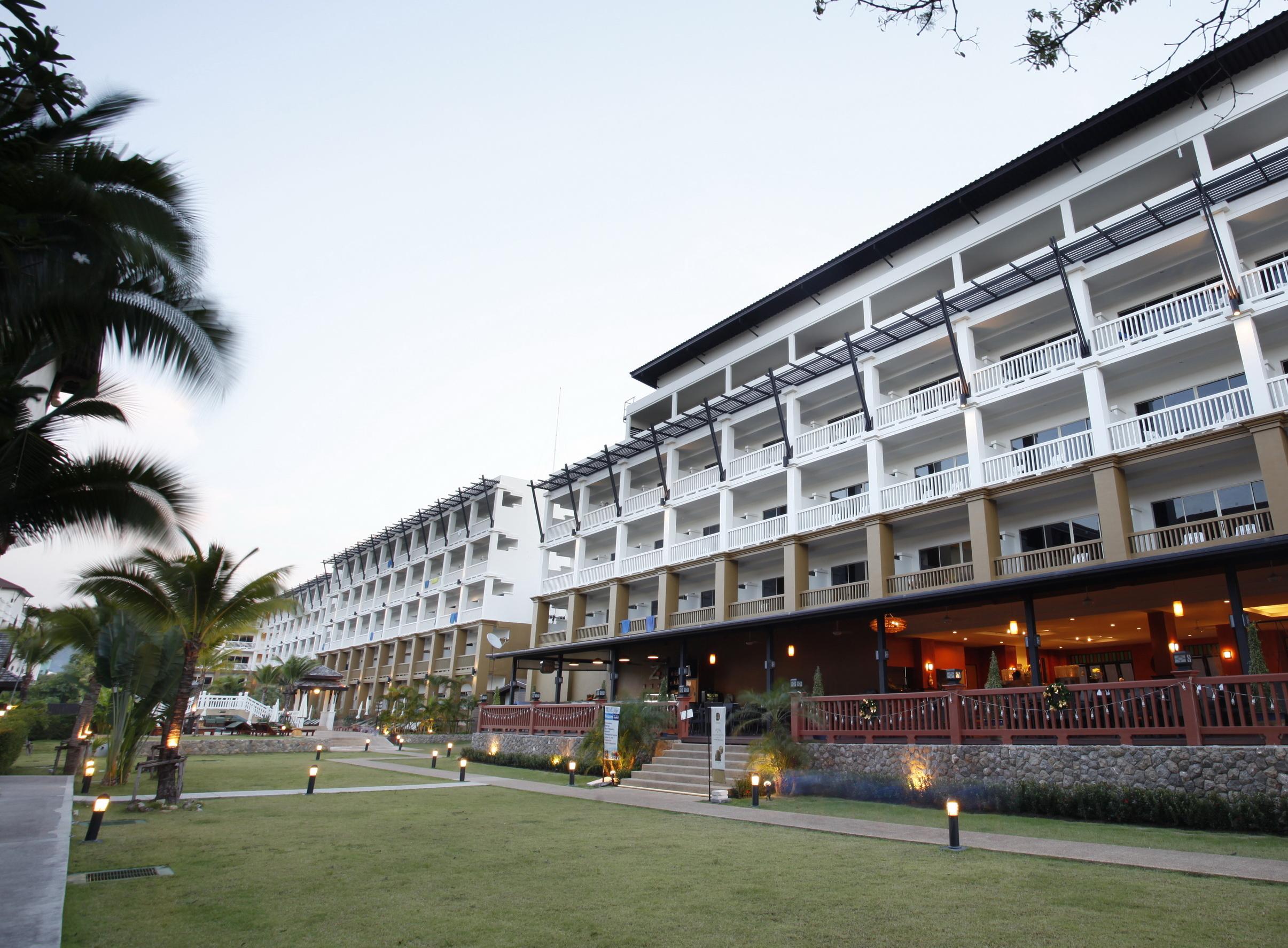 Kata Sea Breeze Resort - Sha Plus Exteriör bild